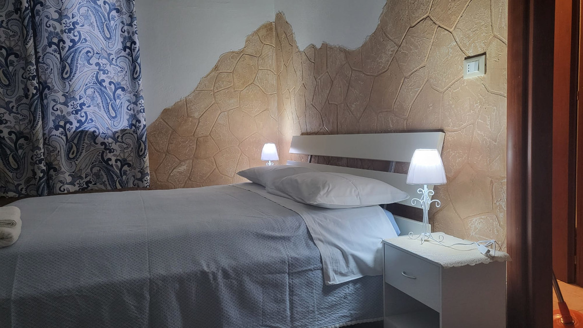 Camera Marrone - Finestra sul Cortile 2